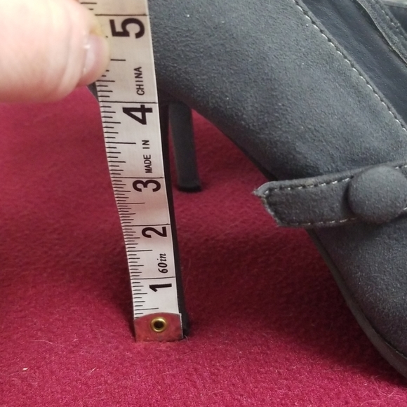 Grey suede, 4" platform heels, size 7.5, worn once - Picture 4 of 5